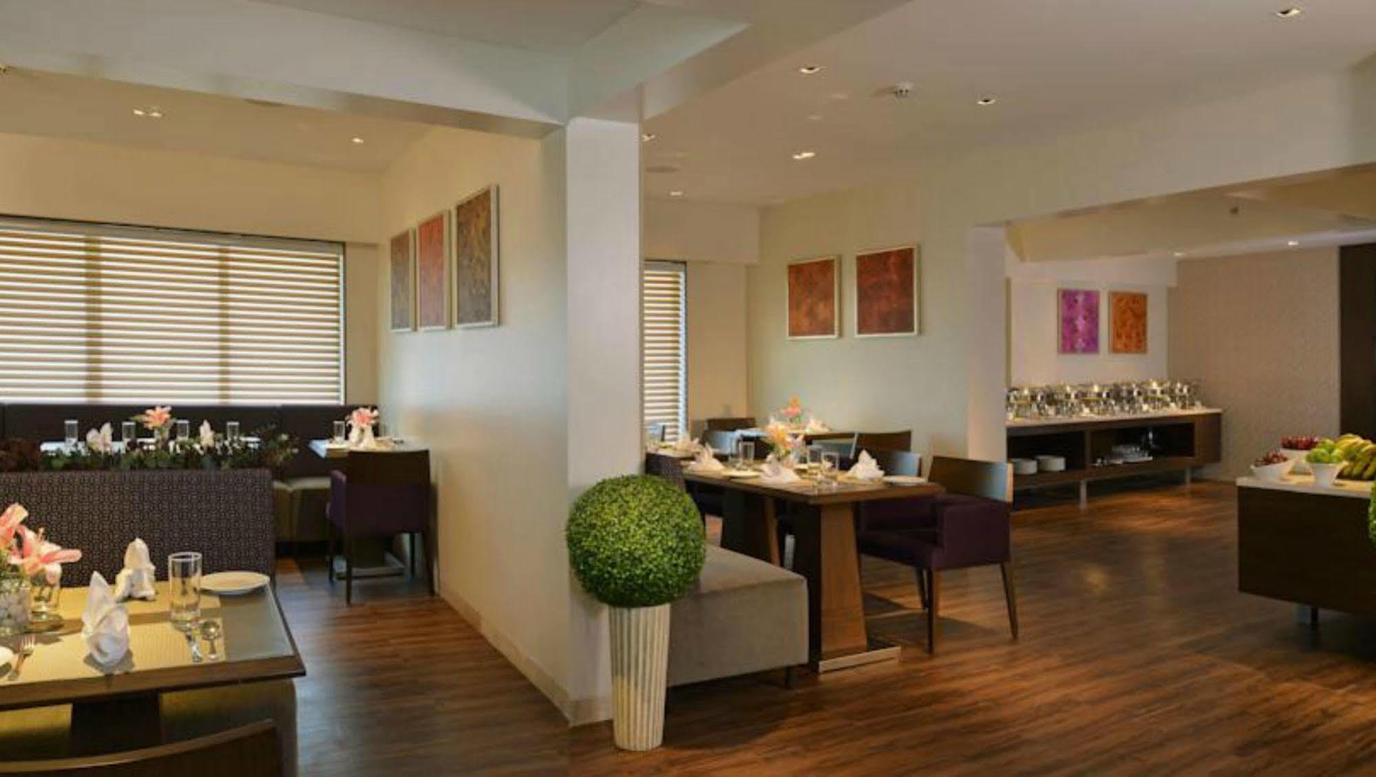 Residency Sarovar Portico Mumbai Exterior foto
